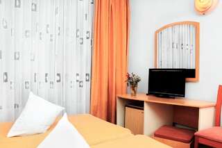 Отель Hotel Balada Сатурн Двухместный номер с 1 кроватью или 2 отдельными кроватями-2