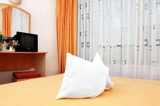 Отель Hotel Balada Сатурн Двухместный номер с 1 кроватью или 2 отдельными кроватями-3